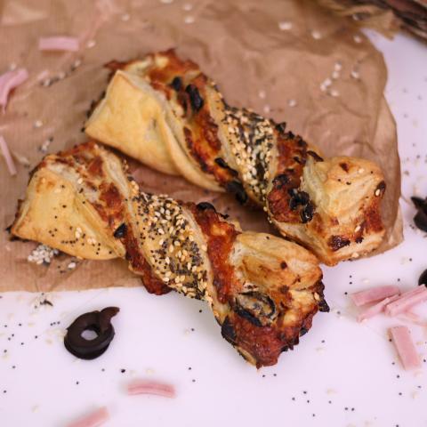 Rasucite cu Branza, Sunca si Masline