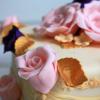Tort cu flori roz si mov-3