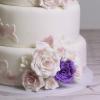 Tort nunta cu trandafiri albi si mov-3