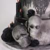 Tort Halloween cu Cranii, Trandafiri Negri si Lumanari-2