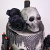Tort Halloween cu Cranii, Trandafiri Negri si Lumanari-4