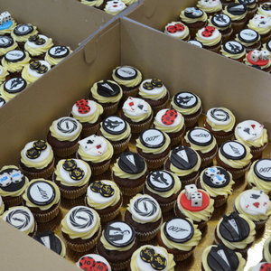 1000 de Cupcakes James Bond pentru Vodafone