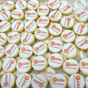 Cateva mii de biscuiti personalizati