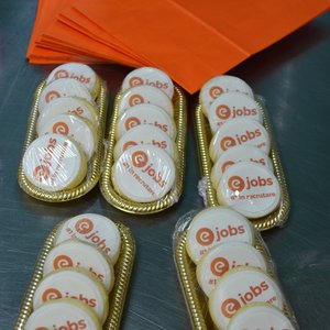 Cateva mii de biscuiti personalizati